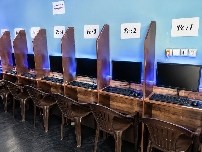Hello, 7 computer stands.