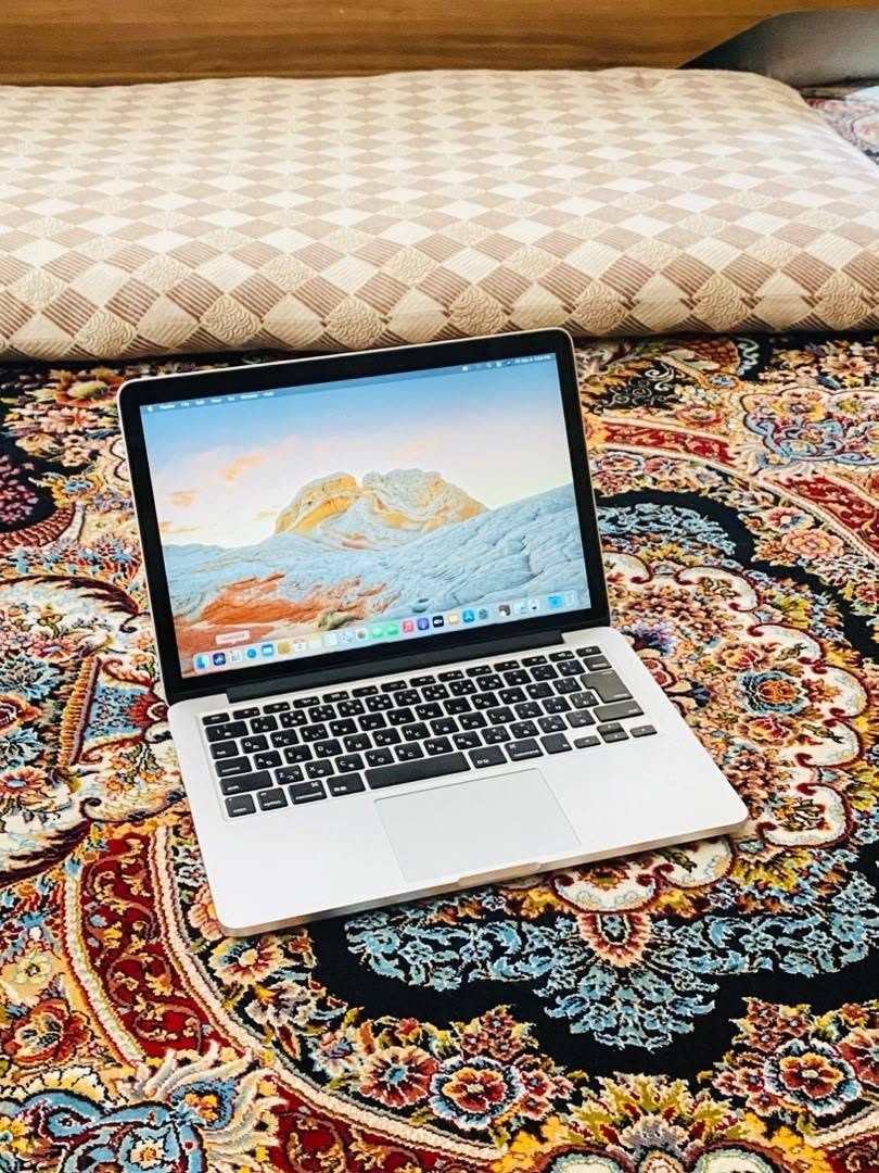 QUrgent sale, need money, Apple laptop wristband