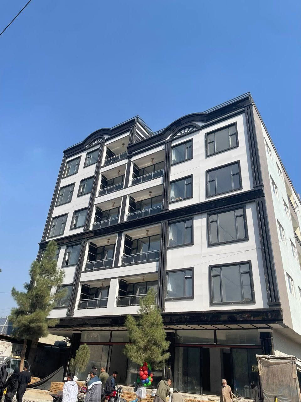 6 oahd apartment 4ataqh and 3 ataqh froshi qlah fth allh area 185 o150 meter mrba new