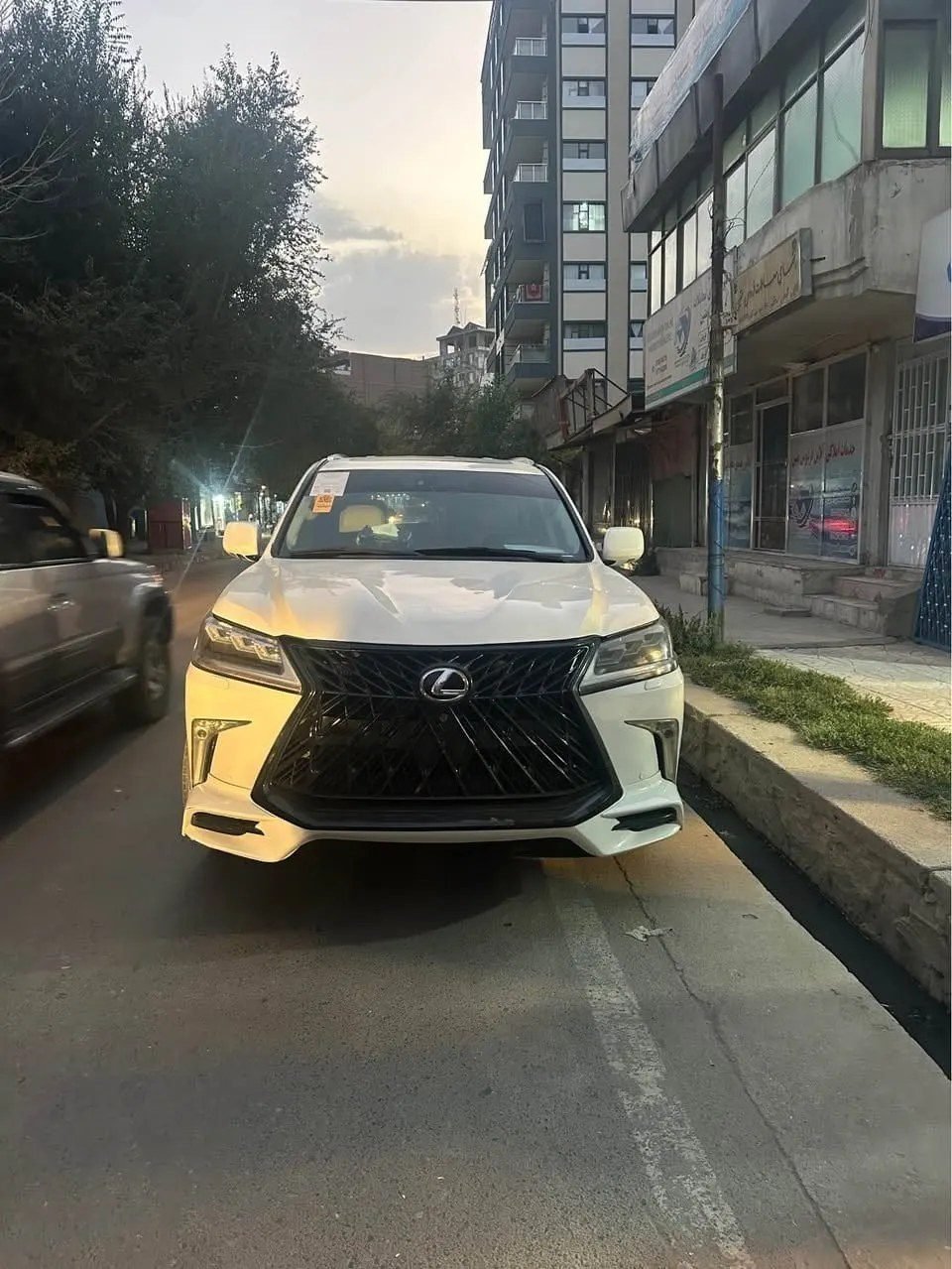 Lexus LX 570 2009 model American white