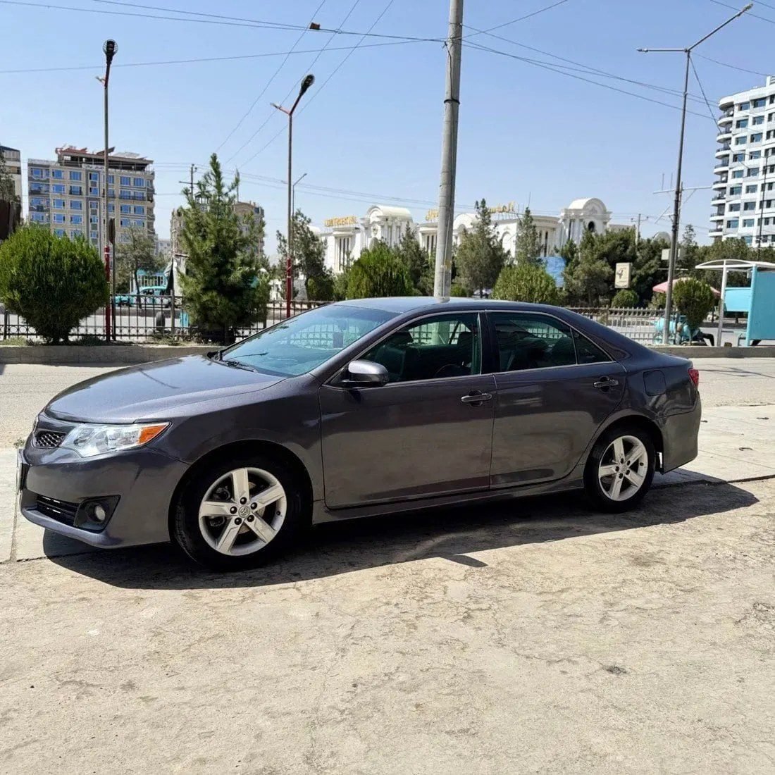 Toyota kmri 2012 fol apshn SE, 73 hzar km, documents pak
