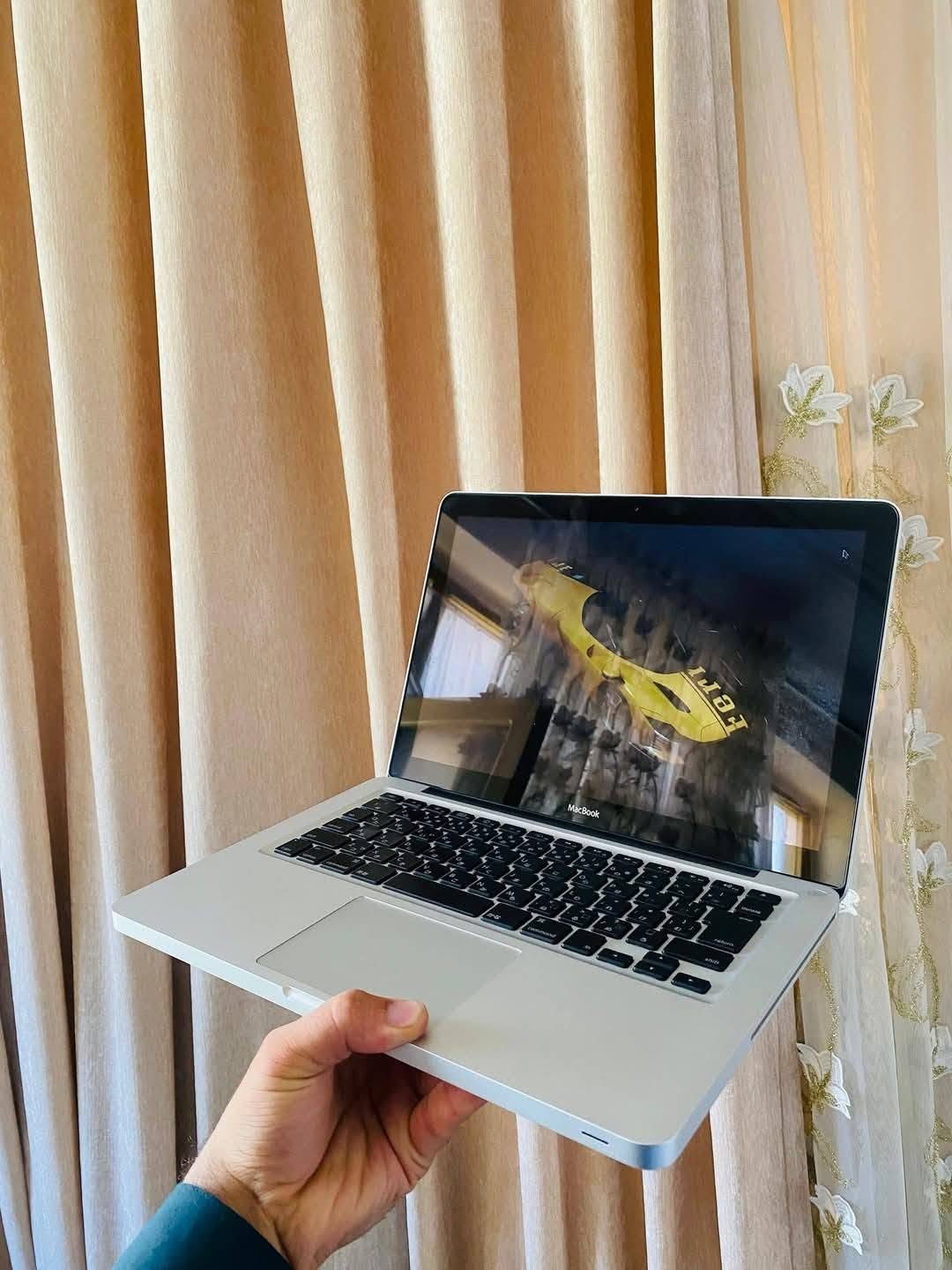 Urgent sale of American Apple laptops