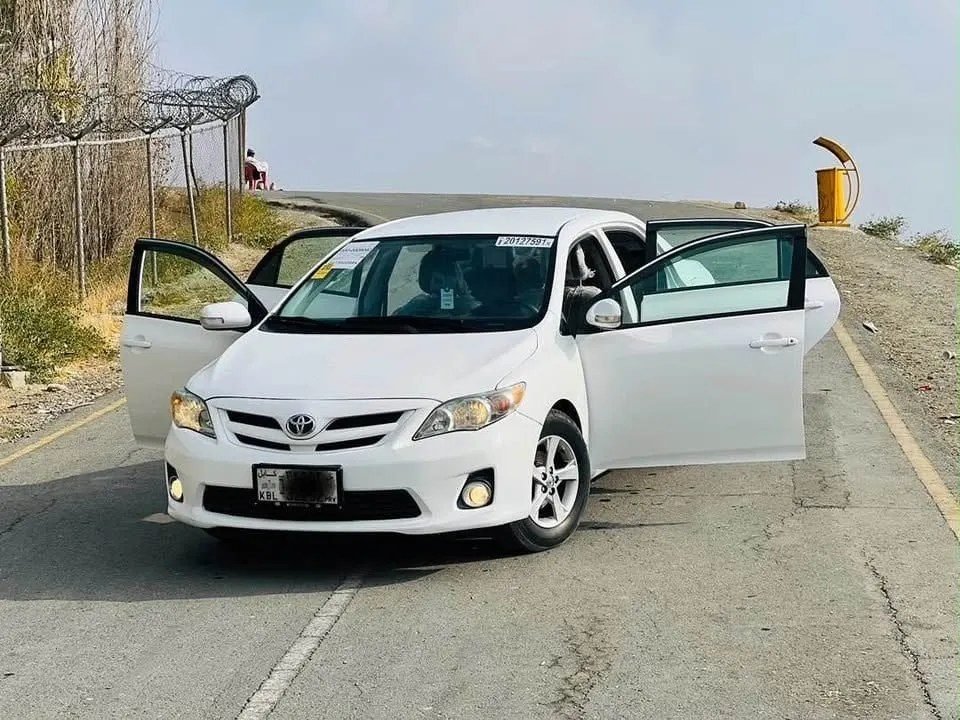 Toyota Corolla 2012 American white, clean documents, no scratches