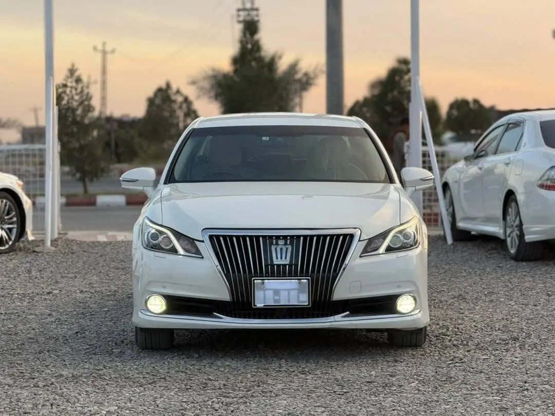 Toyota Crown Majista 2014 white hybrid