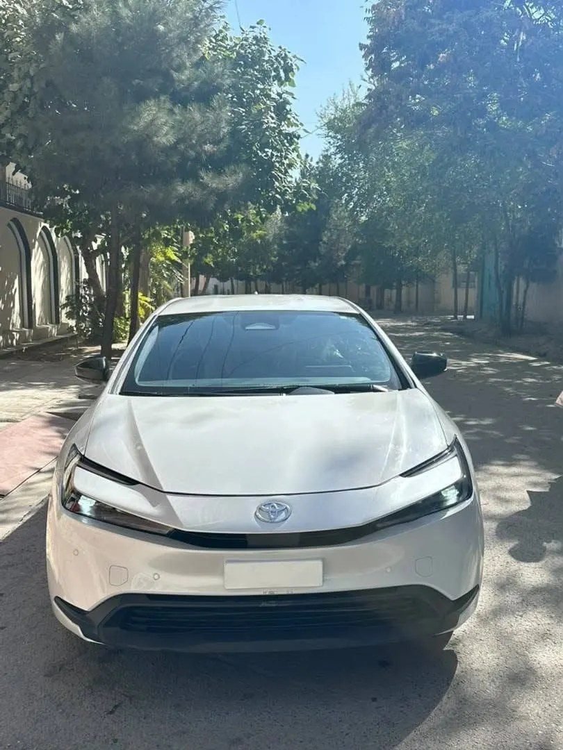 Toyota Prius 2025 first month, diamond white, American