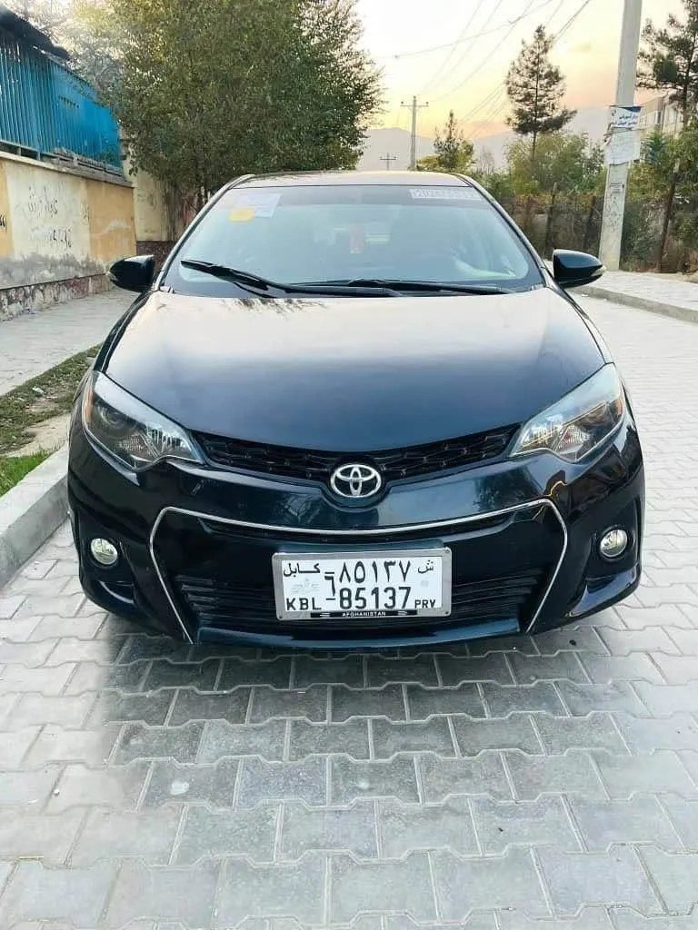 tiota Corolla 2015 black, documents pak, 85 hzar km