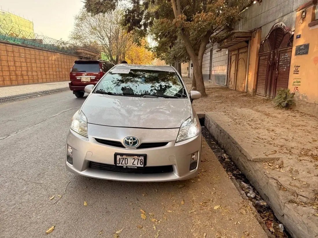 Toyota Prius silver model 2010 arrived without a sticker