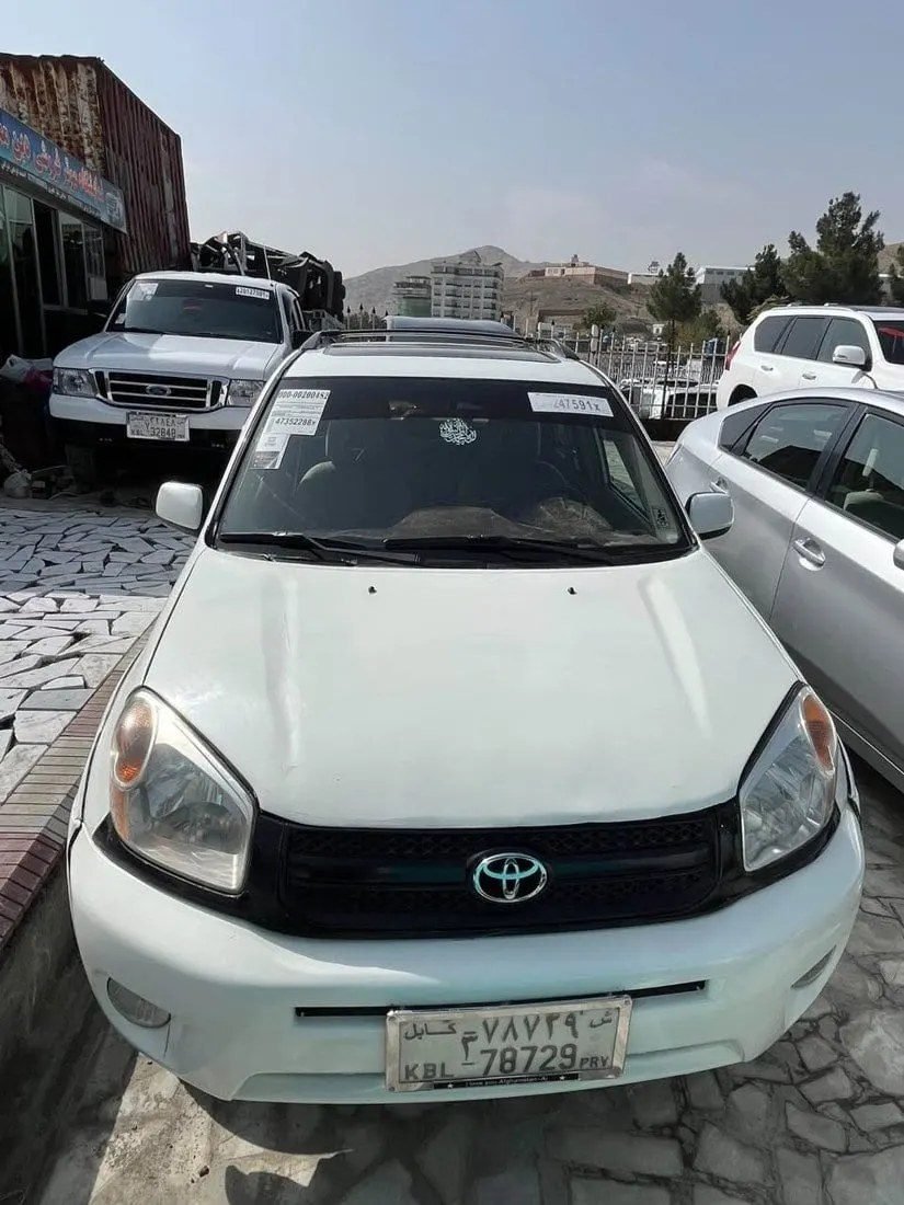 Toyota raofor 2004 white, automatic