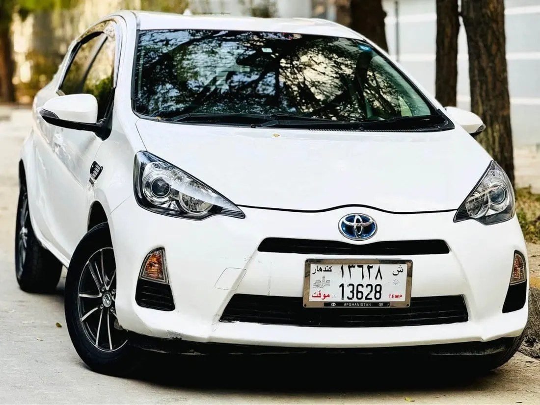 Toyota Aqua Hybrid 2012 white - $4900