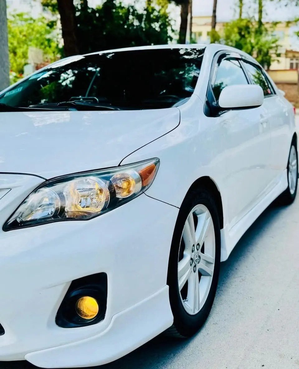Toyota Corolla 2013 white automatic, 4 slnd, tp dar, documents pak