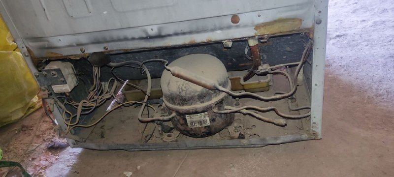 یخچال ثابت فقط کمی خاک گرفته از هرلحاظ ضمانتی قیمت توافقی