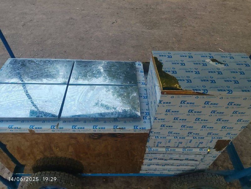 یک دستگاه یخچال فالوده بسیار تمیز و نو برای    فروش موجود است که فقط حدود یک ماه استفاده شده است. در صورت علاقه‌مندی، لطفاً از طریق پیام خصوصی تماس بگیرید.