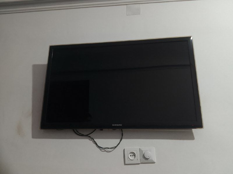 Original Samsung TV for sale, 42 inches, in good condition, price 6000 Afghanis, contact number 0799425900