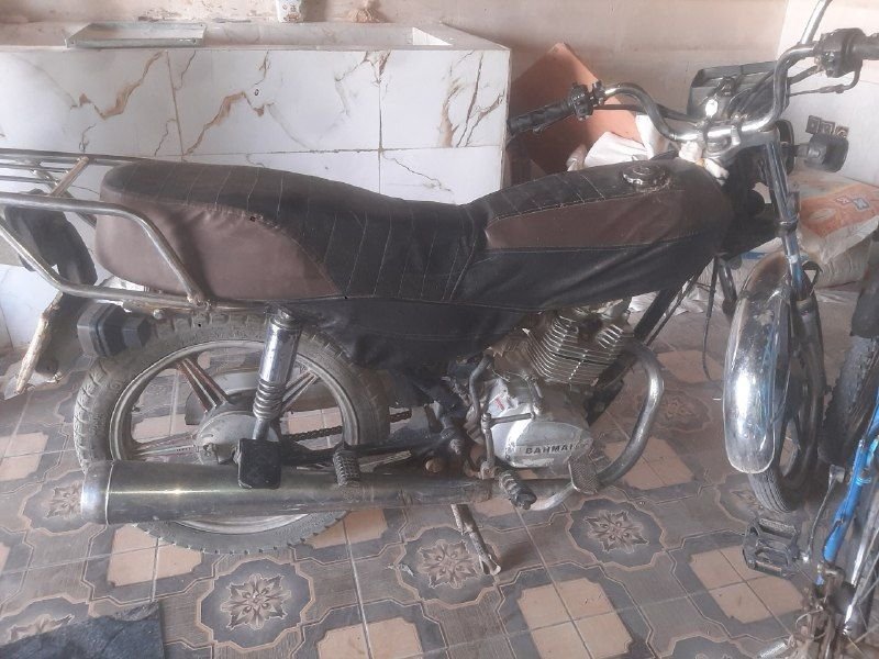 Honda 150 motor for sale, clean from every aspect, check the car, completely healthy, check the documents, one hundred percent