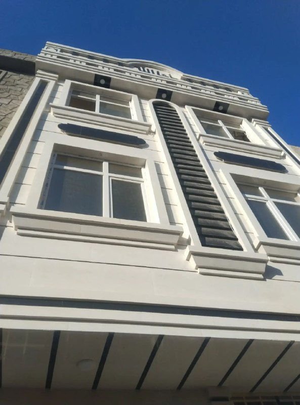 فوری فروش خانه 3طبق متراژ زمین 80متر برای معلومات بیشتر به تماس شون 0728640698