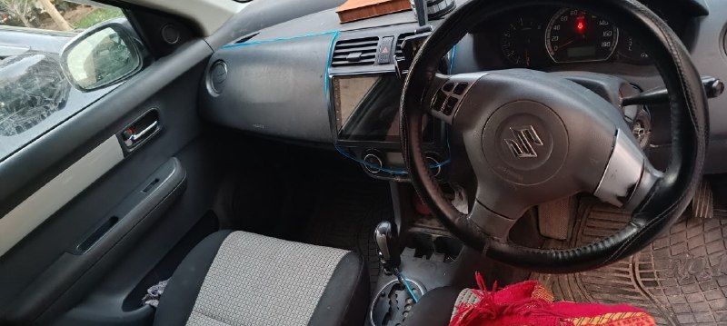 Hello, my dear friends, the Swift engine is white, oyster, clean, double car, empty jar, chat cut car, gearbox, guaranteed, the price is 75,000, any friend who wants to contact me