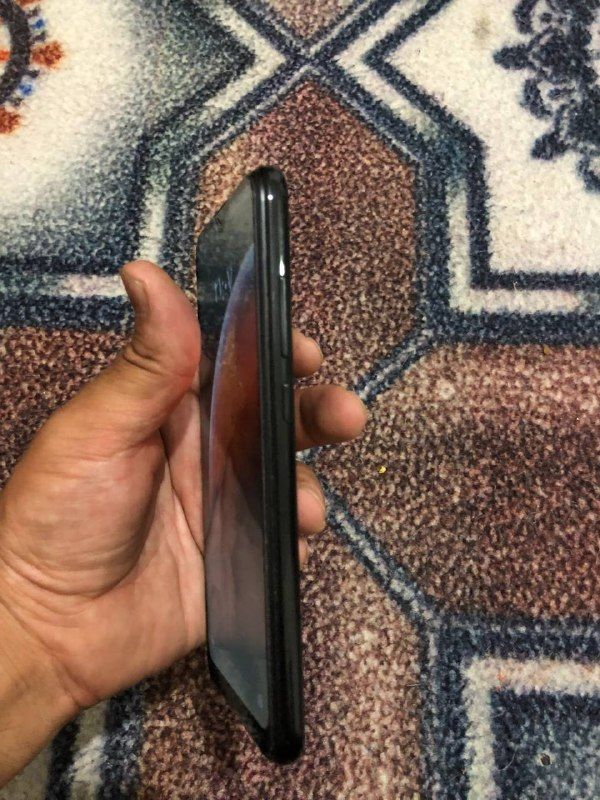 Sale of Redmi 8. memory 128 ROM 6 not opened in travel limit. The lump sum price is 3000