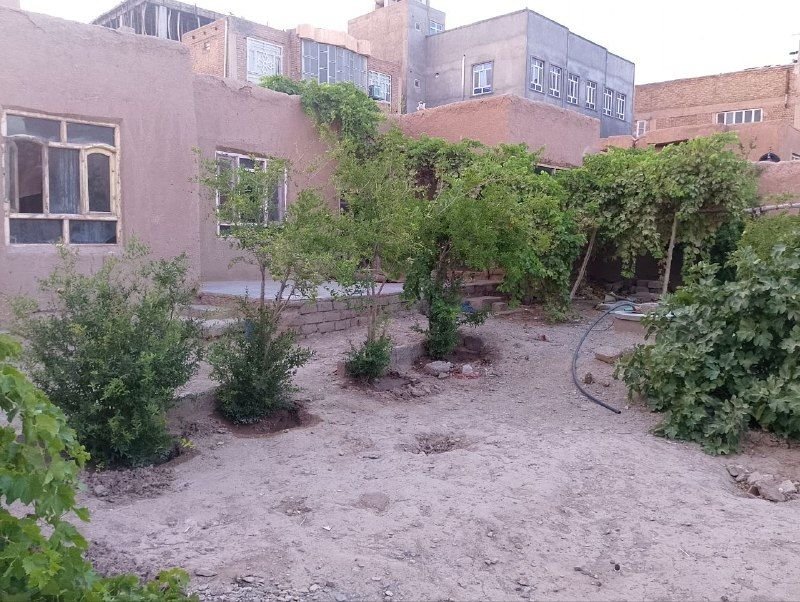 For rent: old habitable house with 3 rooms and 500 meters of land. Suitable for storage, cultivation and greenhouse. Location: Khawaja Sahib Road, Khawaja Abdullah 19. Call for more information.