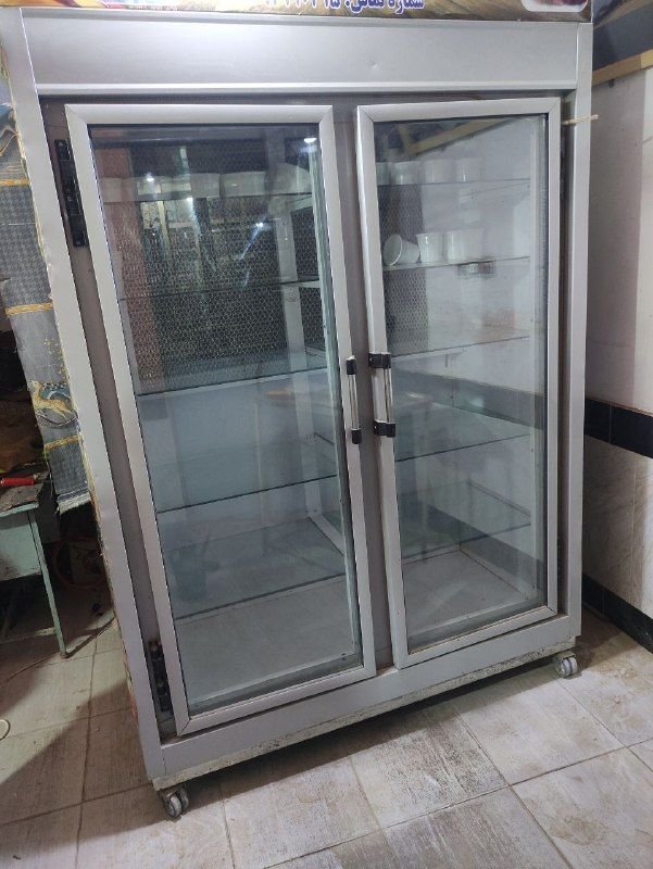 Two-door showcase refrigerator