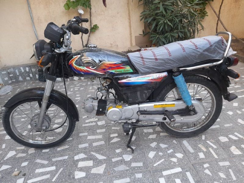 Sunte motor for sale, model 2021, Crown Japan, 100% documents, price 13,000,000, fits well, 0781751323