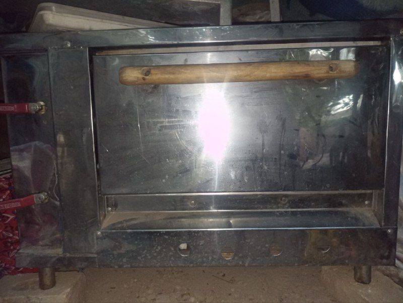 Selling a semi-industrial gas pizza oven