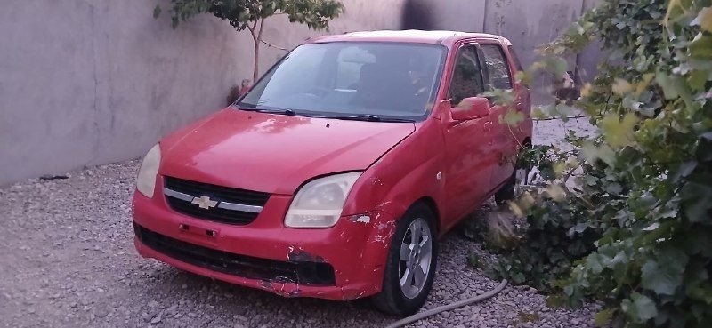Urgent sale of Chevrolet model car (2005) chat cut, four cylinder car, new tire wheel cap, lump sum price 45 thousand afghani, Herat location.
