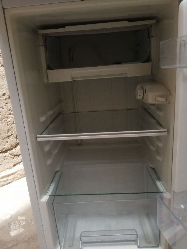 There is a refrigerator for sale. Someone wants to send a message immediately