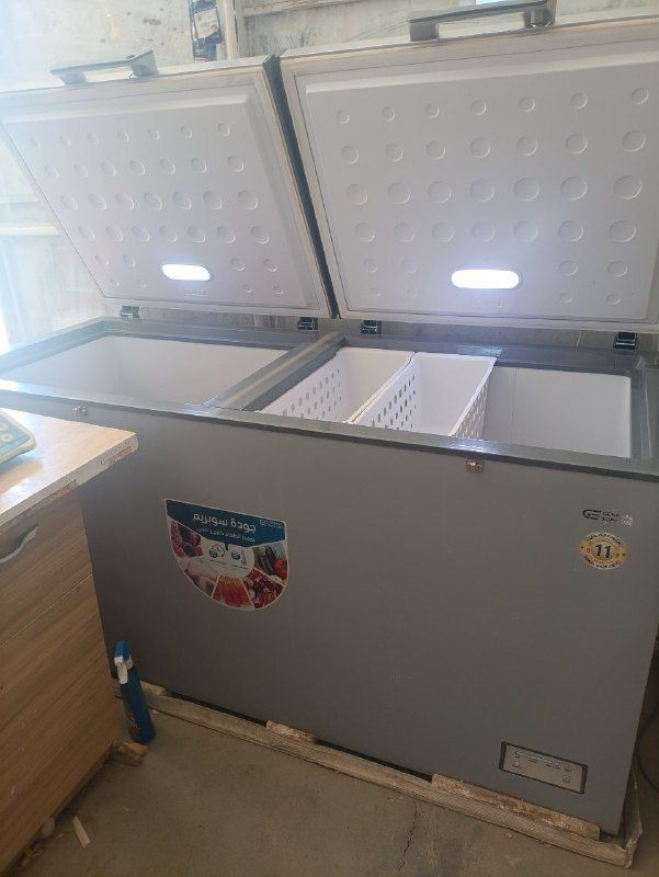 Sale of 2 supermarket refrigerators