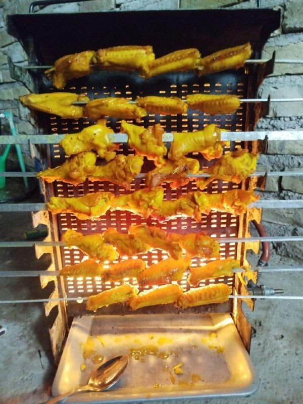 Iranian gas grill, strong and very low consumption, which heats the house and the barbecue is soft and delicious. It has the ability to grill 10 skewers at the same time, it doesn't matter if it is mutton, chicken or liver.