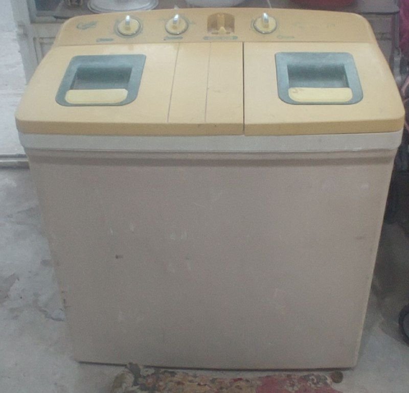 A twin washing machine with an active dryer, guaranteed to work, a fixed price of 2500