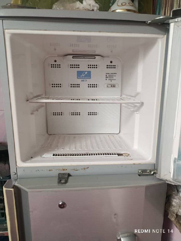Hitachi refrigerator for sale. Anyone want to call or send a message. 6500