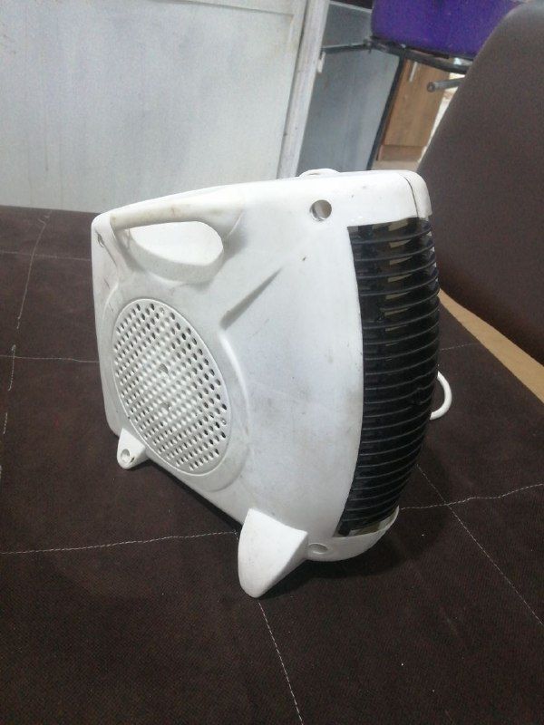 One poofy electric heater, excellent heating, healthy, stock, with a working guarantee, for the bathroom of Corsi, the house of the shop...
