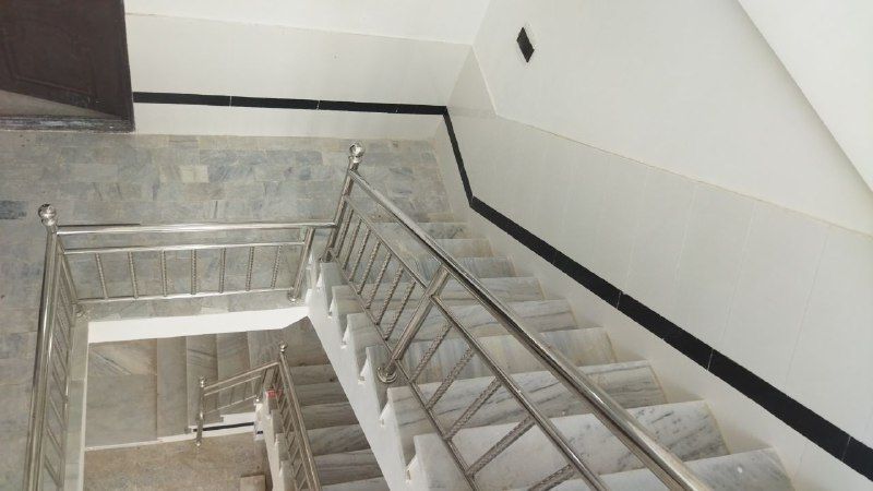Urgent sale of two-and-a-half floors of a newly built luxury wardrobe with all facilities at a very cheap price in a great location