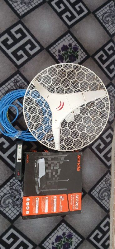 Urgent sale of a Tenda dual band 4G and 5G device with antenna and power bank