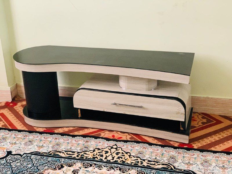 Urgent sale of Nuno TV table without any scratches, the price is 1500, it fits a little