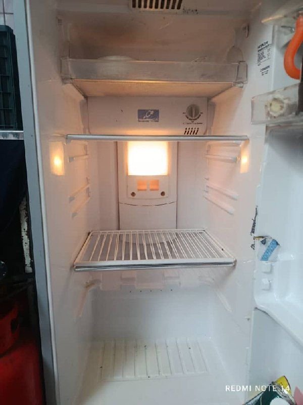 The Hitachi refrigerator is safe, gassed, the original engine is for sale, the price is 6500