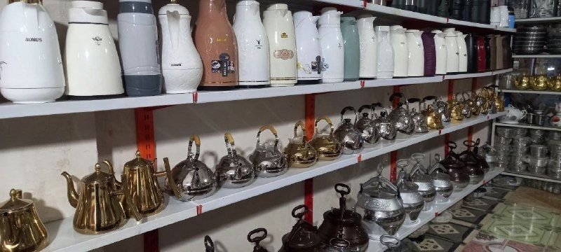 تمام لوازم وکالای تجا ی این دکان یکجا بفروش میرسد موقعیت هرات جبرئیل بهترین جای بازار باهرنوع موتر هم معامله میشود