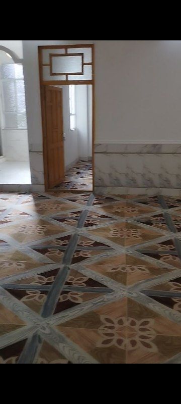 Hello, regarding a house, we know that there is a floor, we will rent a floor above it, the house is newly built, it is very clean and modern, the street is big and closed, the address is Herat, Kandahar Gate, Firozabad, the note is that the school and the mosque are also near the house.