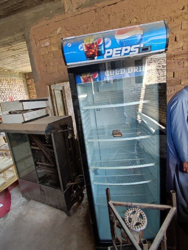Hello, to all my dear friends, a standing refrigerator for the shop