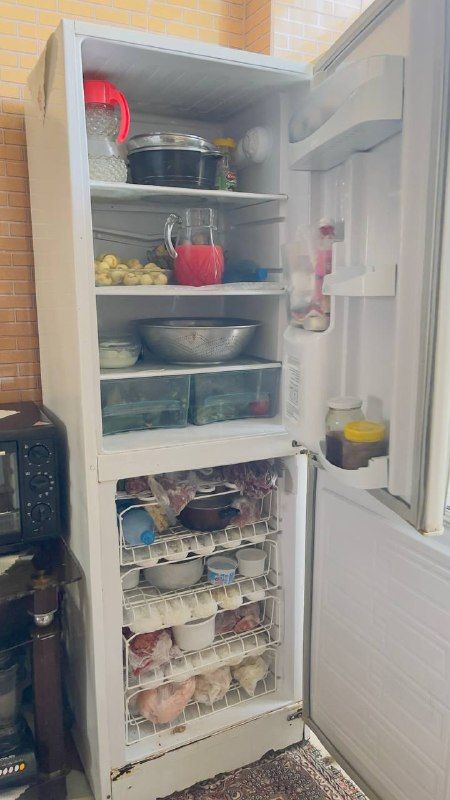 A refrigerator of excellent quality, none of it is broken, it is in good condition, the price is 12000 thousand, please contact Joramed on 0799294595
