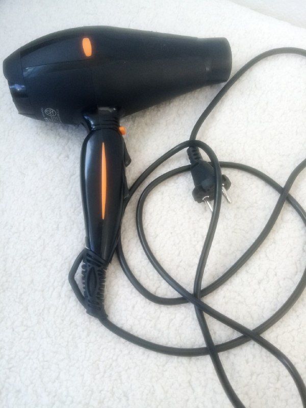Super strong hair dryer for hairdressing salon with heavy powerful motor with a one week warranty, in case of any kind of defect or re-delivery, you can get it back without any questions along with the carton.