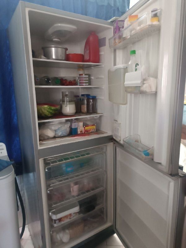 Hello, urgent sale of a clean refrigerator, everything arrived on time, the price was 15,000 afghani, with a small price