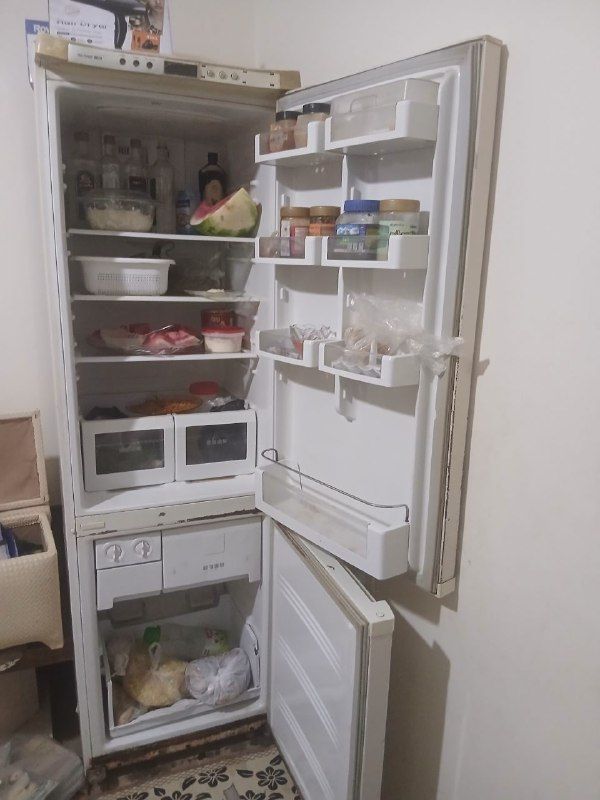 The refrigerator is at my service with the guarantee of Hardosti Khasat, 0791617591