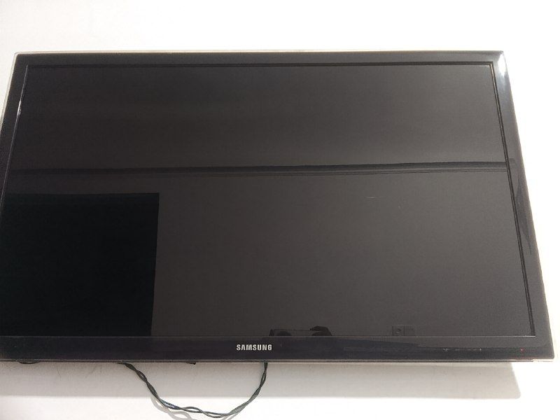 TV for sale due to immigration, original Samsung 42 inch, good condition, price 7000 thousand. Contact number 0799425900