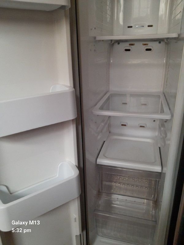 Urgent sale of Samsung refrigerator, real buyer should call 0798434596