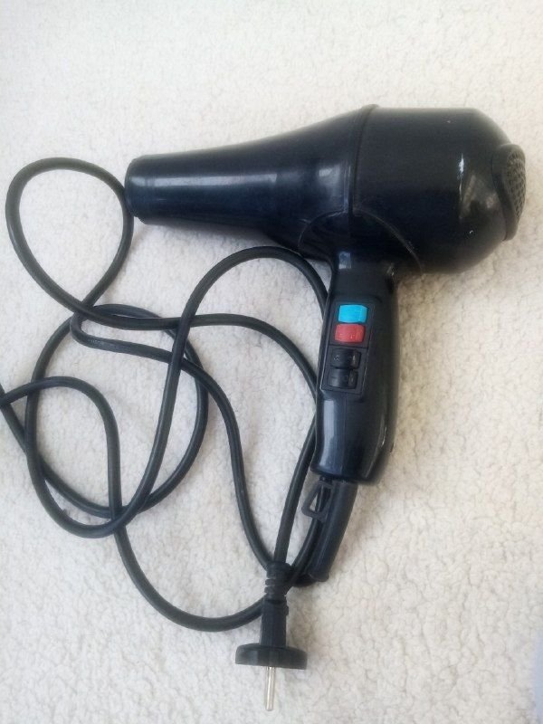 Super strong hair dryer with a heavy motor for hairdressing salons with a one-week warranty, in case of any kind of defect or failure, you can get it back without any questions.