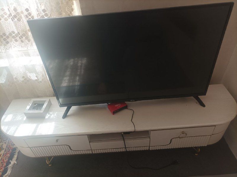 I am selling a 43 TV. It is safe and clean due to immigration. Price is 7 thousand. 0792389611