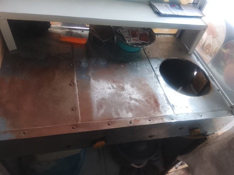 فر یک در شصت سانتی متر بدون سنگ کم استفاده شده دارای دو شعله به فروش می‌رسد