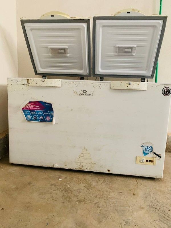 Pakistani refrigerator with two freezer doors, new and untouched, without any scratches, at a reasonable price, PV buyer or call 0793851829