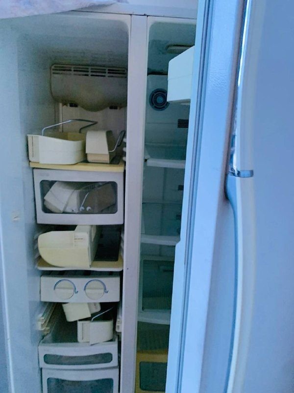 Selling a double refrigerator for 17,000